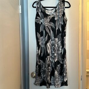 VINTAGE black and white shift dress.